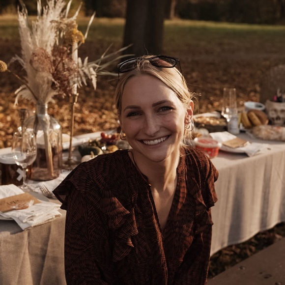 Meet your Posher, Megan - Picture 1 of 1